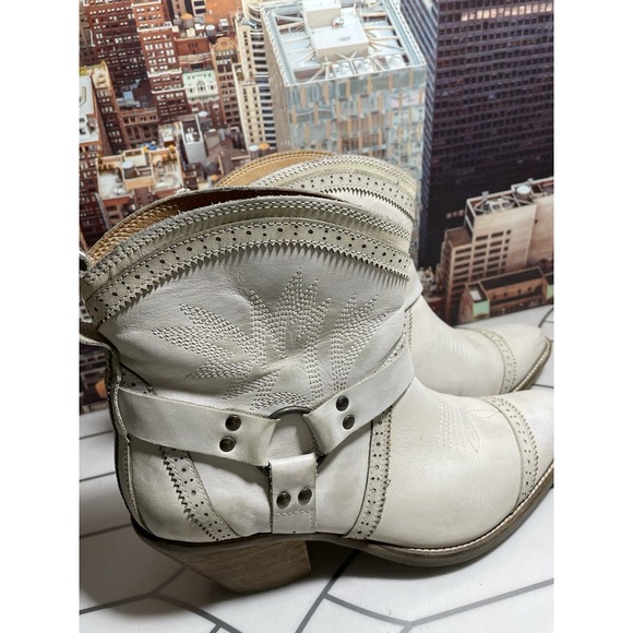 Dingo Gummy Bear Snip Toe Womens Off White Leather Casual Ankle Boots 11 M - Picture 2 of 15